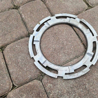 Zakrętka mocowanie zbiornika paliwa OPEL ASTRA L 6 VI 33923A