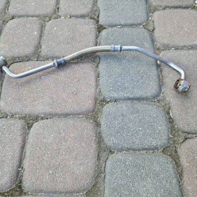 Przewód olejowy turbiny turbosprężarki 1.2THP OPEL ASTRA L 6 VI 9832803480