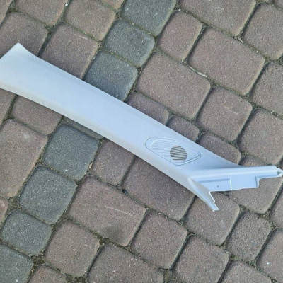 Obudowa osłona słupka lewa podsufitki OPEL ASTRA L 6 VI 9836101480
