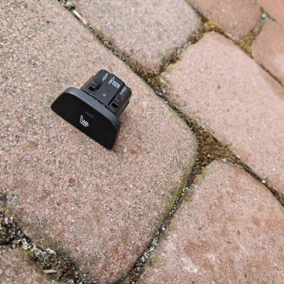 Przełącznik podgrzewania fotela kanapy Opel Insignia B Astra K 39011042