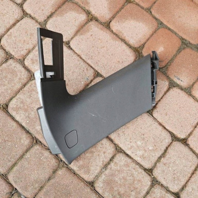 Osłona słupka bagażnika prawa czarna kombi Opel Insignia B 39157329