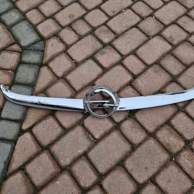 Chrom grilla atrapa zderzaka przód - posiada rysy Opel Corsa E 13399244