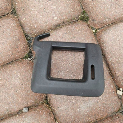 Obudowa osłona kanapy plastik tył tylnej LEWE Opel Corsa E 13237220