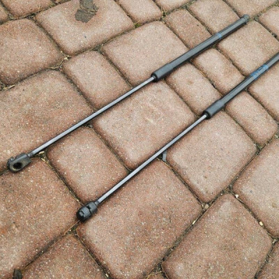 Teleskop podnośnik klapy tył tylnej Opel Corsa E 39089133