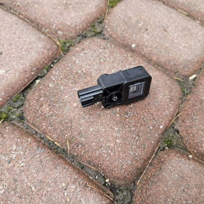 Czujnik uderzeniowy pasa przedniego Opel Corsa E 13509729