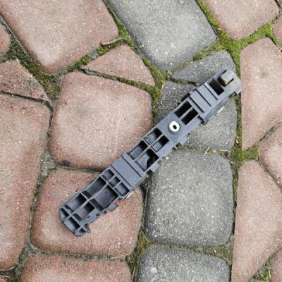 Ślizg zderzaka tył tylny prawy mocowanie uchwyt Opel Corsa E 39085590