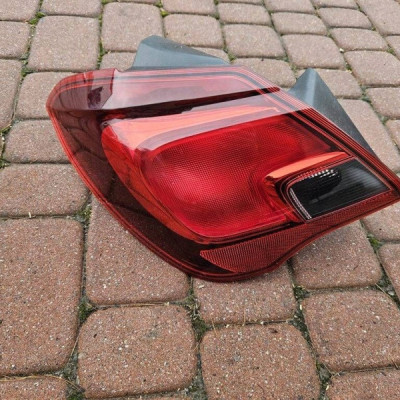 Lampa tył tylna lewa 5 drzwi EUROPA Opel Corsa E 39068622
