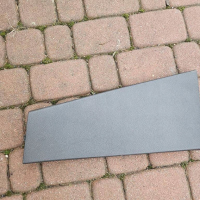 Obudowa osłona słupka lewa 5 drzwi Opel Corsa E 13180845