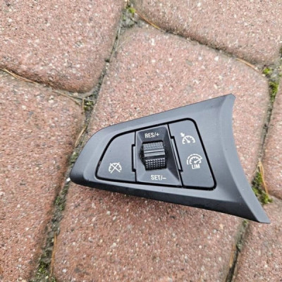 Przełącznik sterowania kierownicy tempomatu Opel Corsa E 13439143
