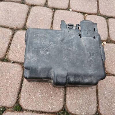 Skrzynka bezpieczników BG obudowa Opel Corsa E 13491092