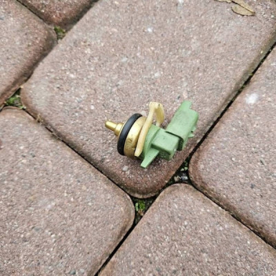 Czujnik temperatury termostatu 1.2 THP Opel Corsa F 2690438