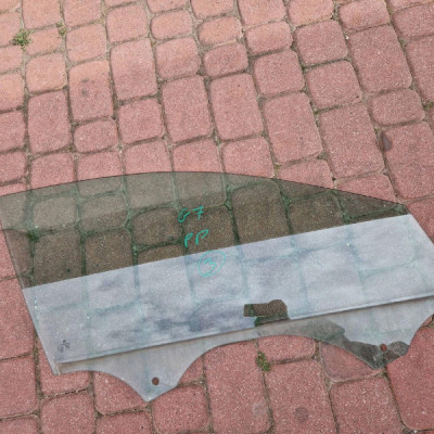 Szyba przód przednia prawa- Rocznik na szybie 2013R Volkswagen Golf 7 VII