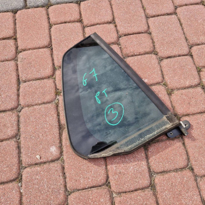 Szyba tylna prawa CIEMNA HB - Rocznik na szybie 2013R Volkswagen Golf 7 VII