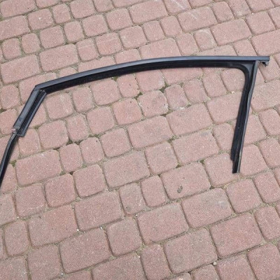 Uszczelka zgarniacz szyby przód przednia lewa Volkswagen Golf 7 VII