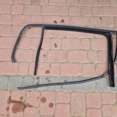 Uszczelka zgarniacz szyby tył tylna prawa HB Volkswagen Golf 7 VII