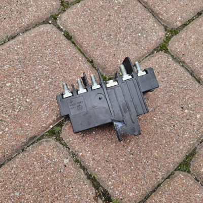 Bezpiecznik klema stycznik Volkswagen Golf 7 VII GTI 5Q0937125G