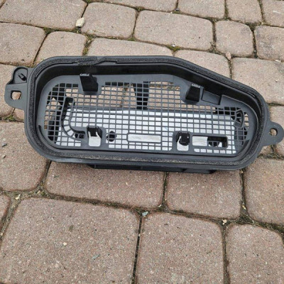 Osłona wlotu powietrza nagrzewnicy Opel Mokka B 9826833180