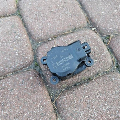 Silniczek nagrzewnicy nawiewu nadmuchu Opel Meriva B Astra J 16451056