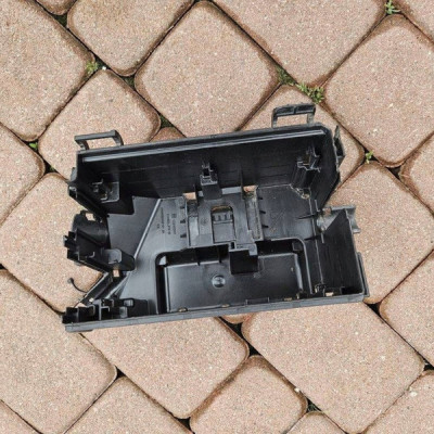 Skrzynka bezpieczników podstawa Opel Meriva B 13246937