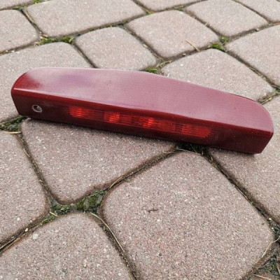 Trzecie światło stopu LEDY OK hamulca Opel Corsa E 13188045