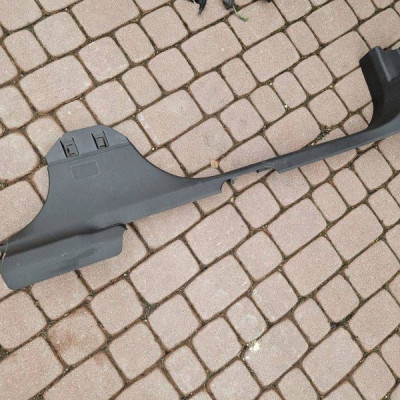 Obudowa osłona progu lewa przednia Opel Corsa E 13219433