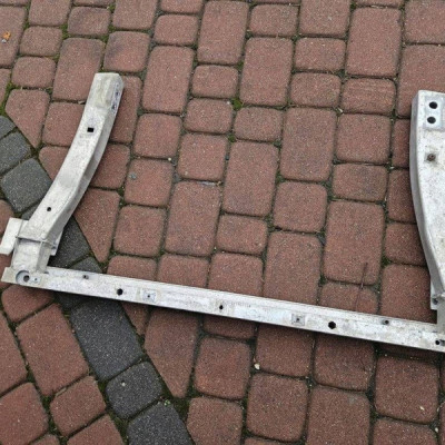 Belka wzmocnienie zderzaka przód chłodnic mocowanie Opel Corsa E