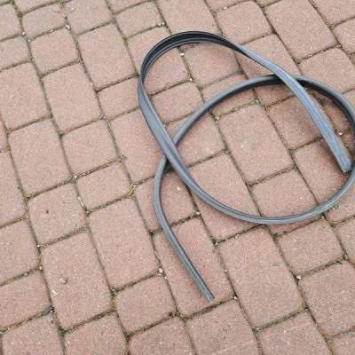 Uszczelka karoseryjna na karoserii prawa 5 drzwi Opel Corsa E