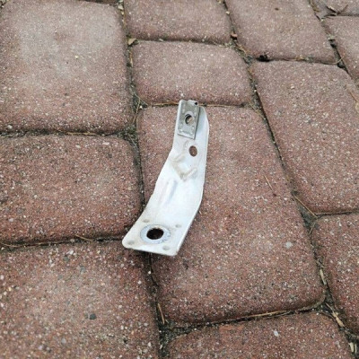 Błotnik wzmocnienie uchwyt błotnika lewy Opel Corsa E