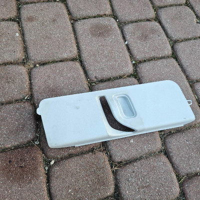 Obudowa osłona słupka środkowego lewego Opel Corsa E 13180572