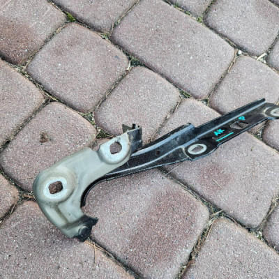 Zawias maski prawy Opel Astra K 39032150