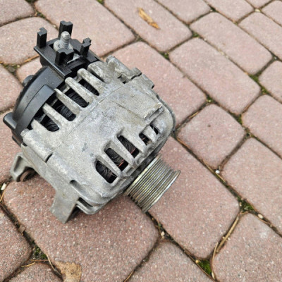 Alternator 1.5D CRDI LXD - posiada uszkodzone Opel Astra K 39218015