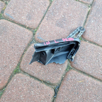 Uchwyt mocowanie wspornik lampy przód lewej Opel Insignia A