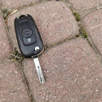 Obudowa kluczyk używany - posiada rysy Stacyjka Opel Astra K 5