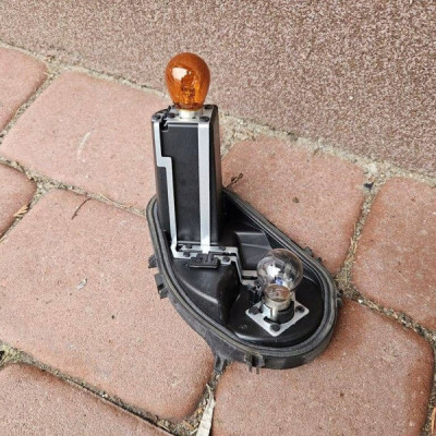 Podstawa lampy tył tylnej prawa prawej kombi Opel Astra K