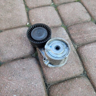 Napinacz paska wieloklinowego 1.5D CRDI LXD Opel Astra K 55515845