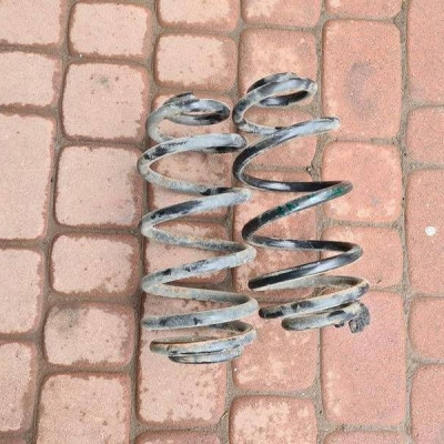 Komplet sprężyn sprężyna zawieszenia tył tylnych kombi Opel Insignia A