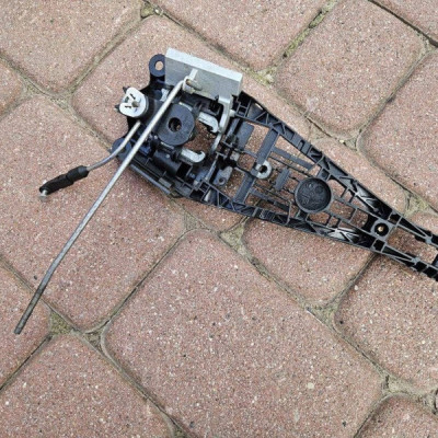 Uchwyt mocowanie podstawa klamki lewa przód EU Opel Insignia A 14096201