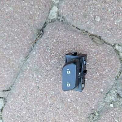 Przycisk przełącznik zamykania ryglowania boczka Opel Insignia A 22899701