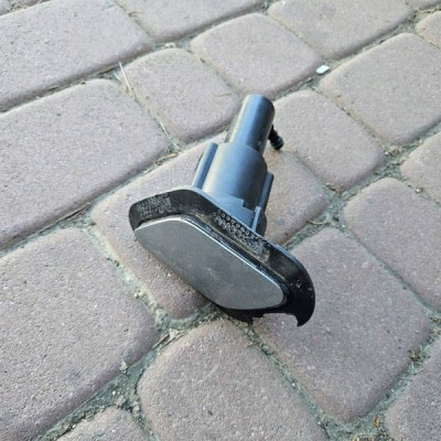 Dysza spryskiwaczy sprysk lampy lewy FL LIFT Opel Insignia A 13227348