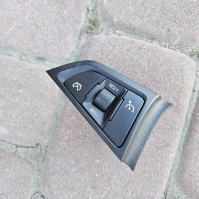 Przełącznik przycisk sterowania kierownicy Opel Insignia A 13293155