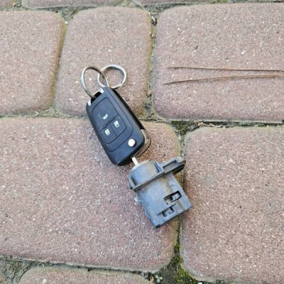 Bębenek stacyjka kluczyk drzwi przód przednich Opel Insignia A