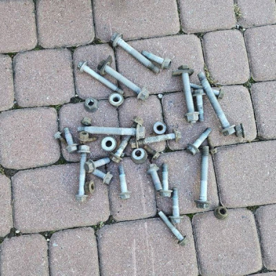 Śruby zawieszenia tył tylnego centrujące Opel Insignia A