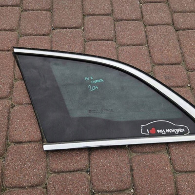 Szyba tył tylna karoseryjna lewa CIEMNA kombi 2014r Opel Insignia A