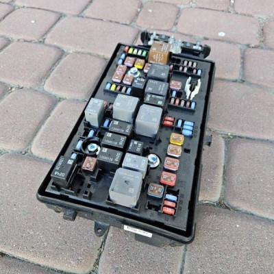 Skrzynka bezpieczników BSI moduł komfortu Opel Insignia A 22933573