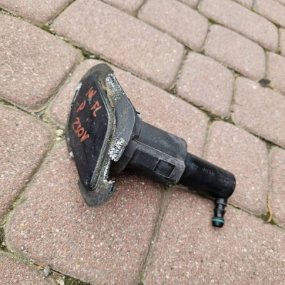 Sprysk spryskiwacz lampy prawy LIFT FL Z30V Opel Insignia A 13227349