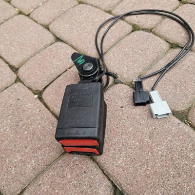 Klamra zapinka pasa tył bezpieczeństwa wpinka Opel Insignia A 13329202