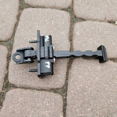 Ogranicznik drzwi przód przedni prawy / lewy OPEL ASTRA L 6 VI