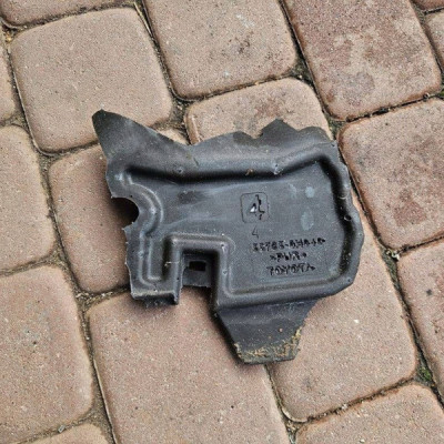 Wygłuszenie wyciszenie gąbka prawe komory Toyota Aygo X 55735-0H040