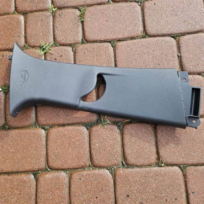 Plastik obudowa osłona słupka prawa środkowego Toyota Aygo X 62411-0H080