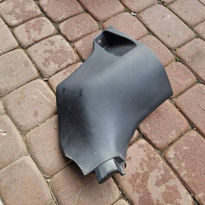 Obudowa osłona progu prawa plastik wnętrza Toyota Aygo X 62111-0H050